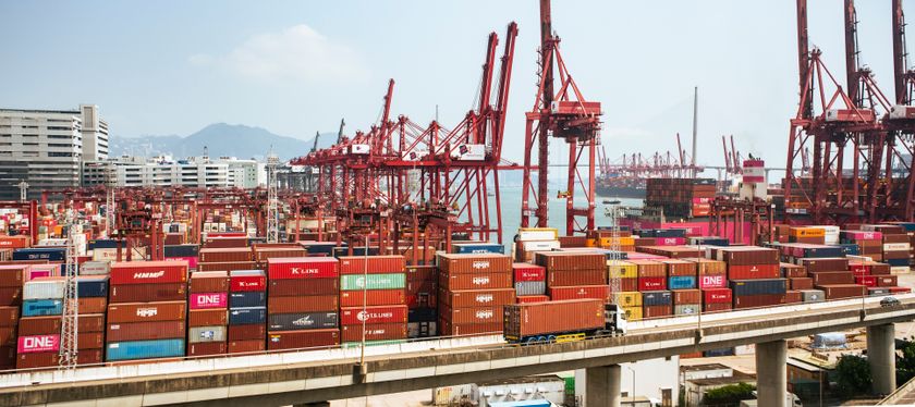 港口集装箱与国际贸易物流场景 · 行业场景配图